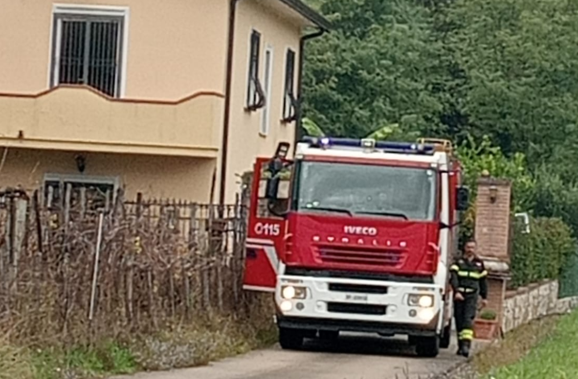 Incendio in un'abitazione: anziano messo in salvo dai carabinieri