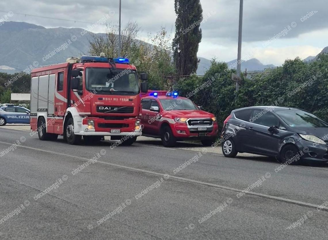 Incidente sulla Cassino-Formia. Auto finisce contro il contatore del gas