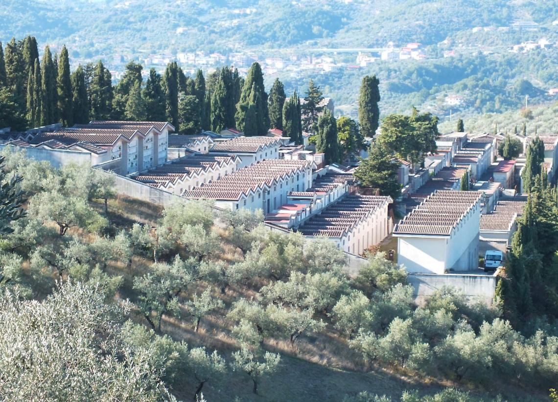 Colpi di fucile nei campi vicino al cimitero: allarmati i cittadini 