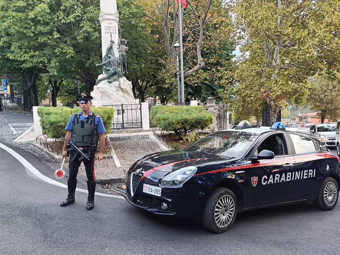 Evade dai domiciliari, fermato con due coetanei: uno con il crack, l'altro sotto effetto di droga