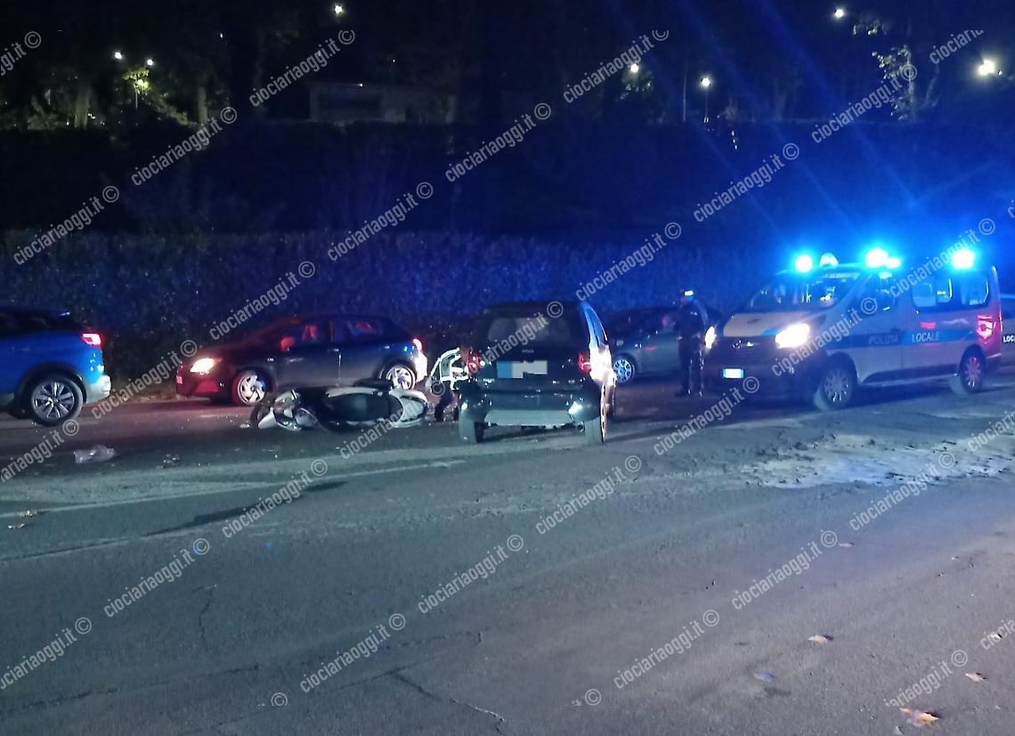 Incidente tra una Smart e uno scooter sul Viadotto Biondi 