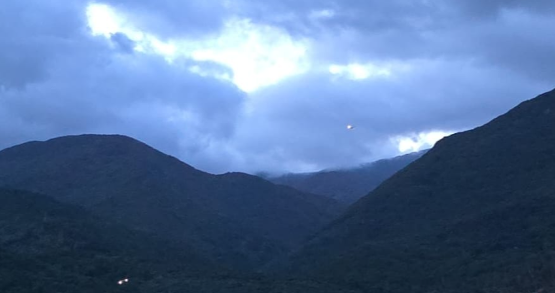Ferita a una caviglia durante un'escursione in montagna: sul posto la forestale e i vigili del fuoco