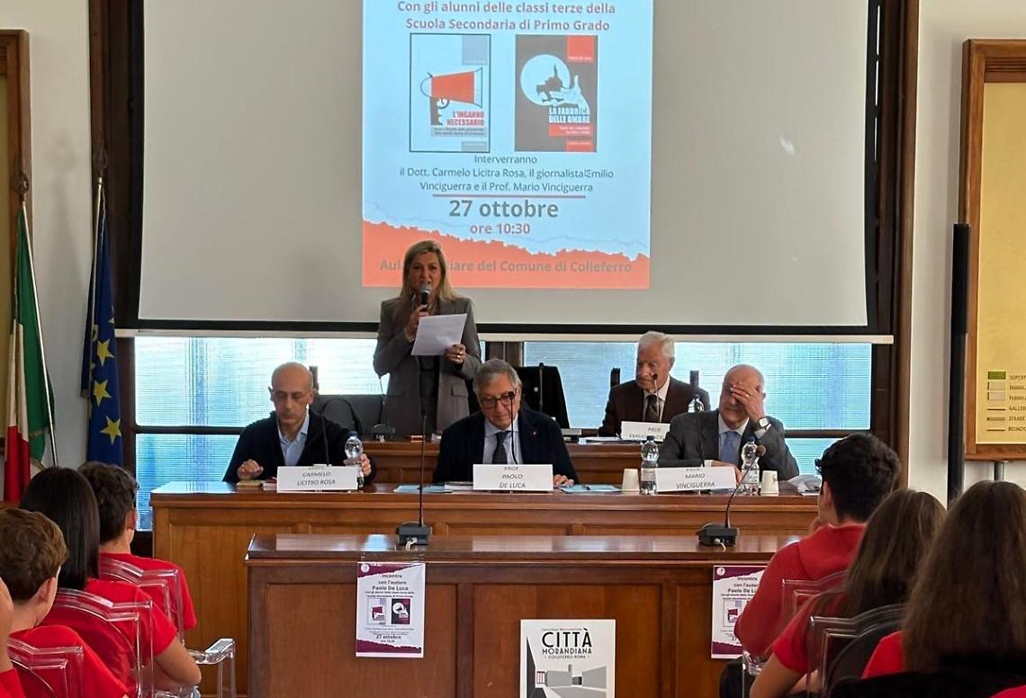 Gli studenti incontrano lo scrittore Paolo De Luca