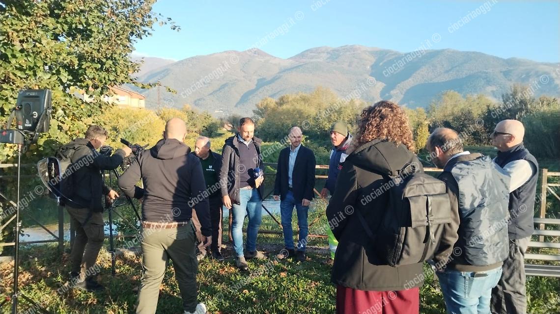 La Rai indaga sulla schiuma nel fiume Fibreno