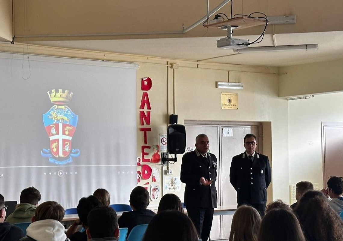 Carabinieri nelle scuole: a lezione di legalit&agrave;