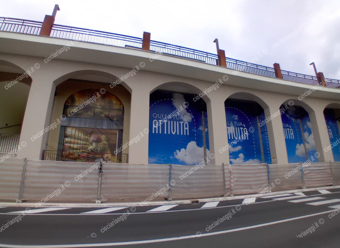 Chiuse le arcate. Ai piloni ecco i teli anti vandali