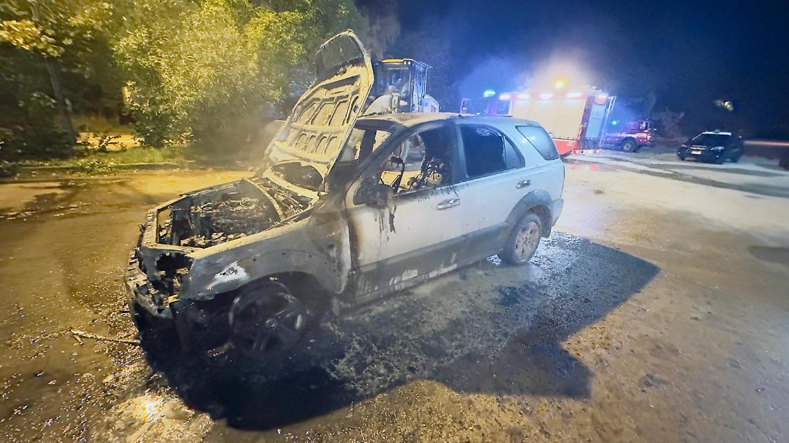 Auto del vigilante a fuoco. Paura in un'azienda