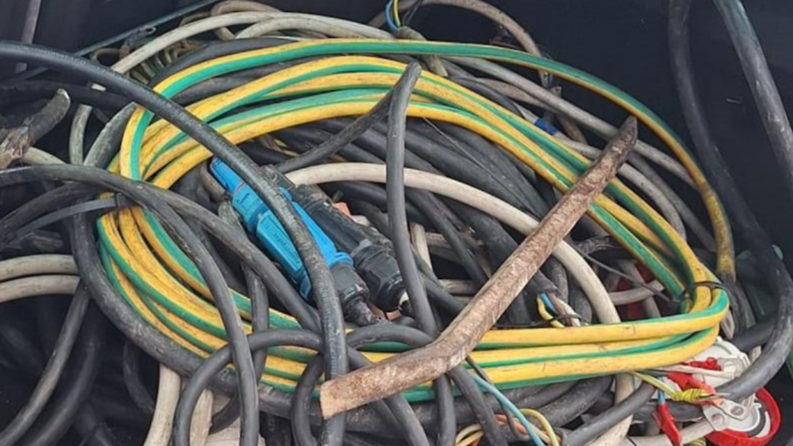 Furto in un deposito. Rubati 40 chili di cavi di rame 