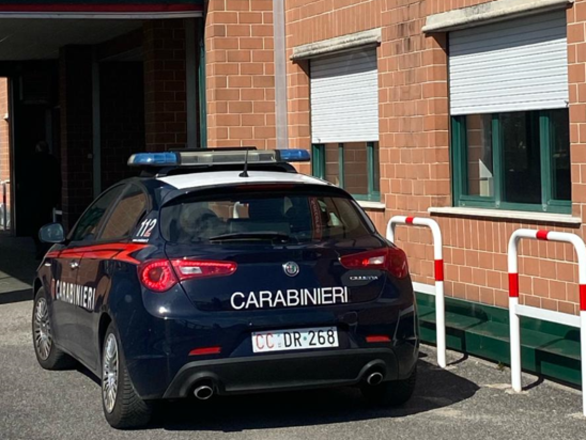 Aggredisce gli operatori sanitari e i carabinieri. Episodio shock alla Asl