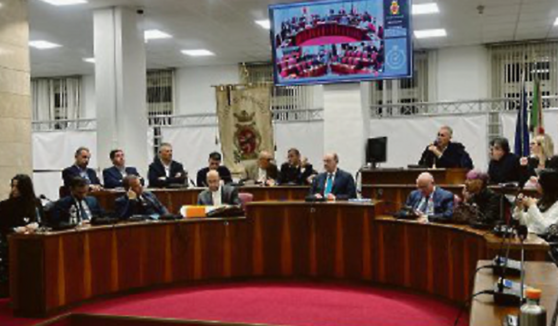 Frosinone, lampi nel buio. Il Consiglio si prende la scena