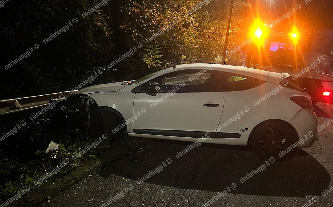 Auto furi controllo: il guardrail evita il peggio