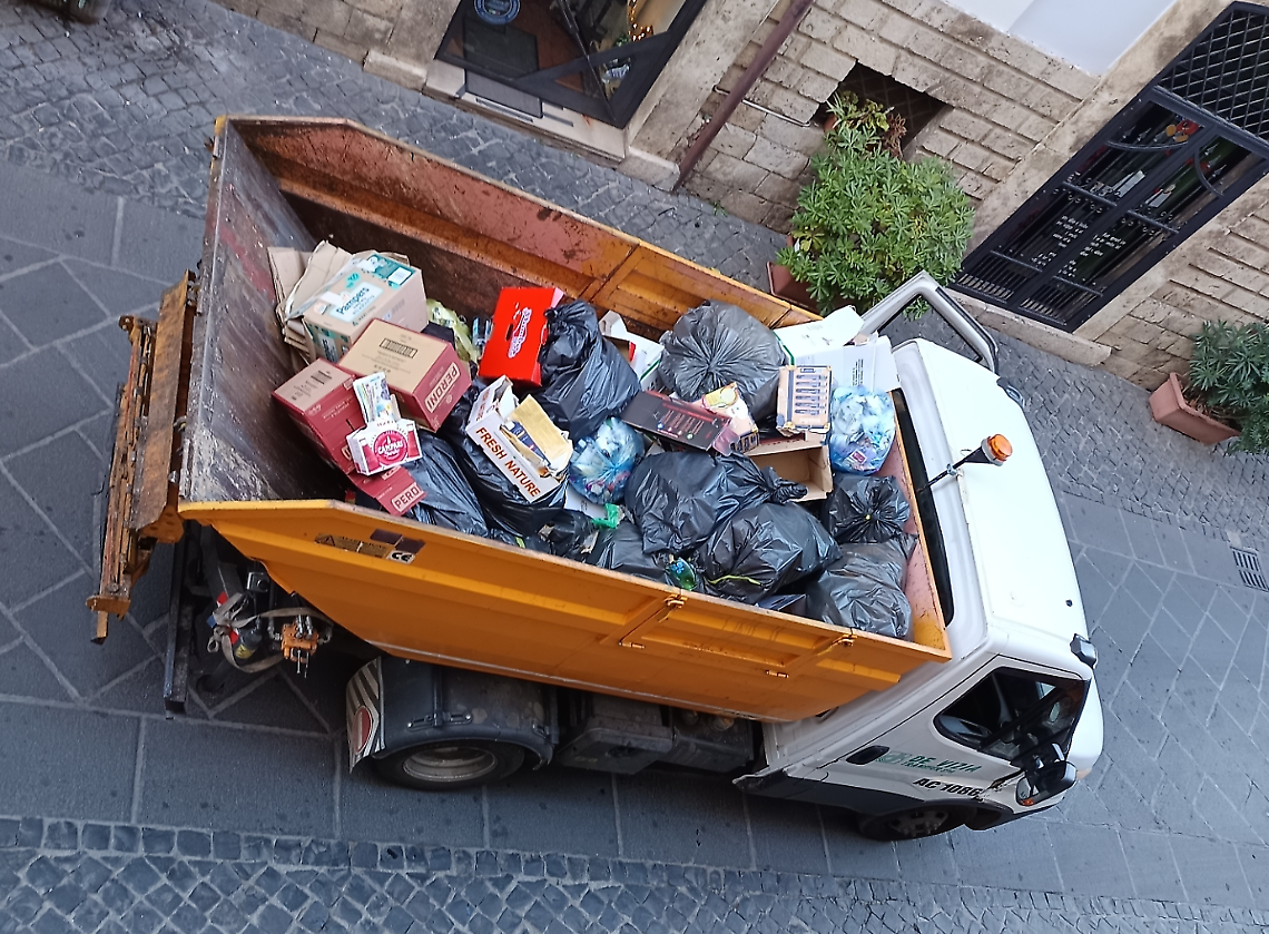 Batosta Tari, il rincaro delle bollette infiamma lo scontro politico