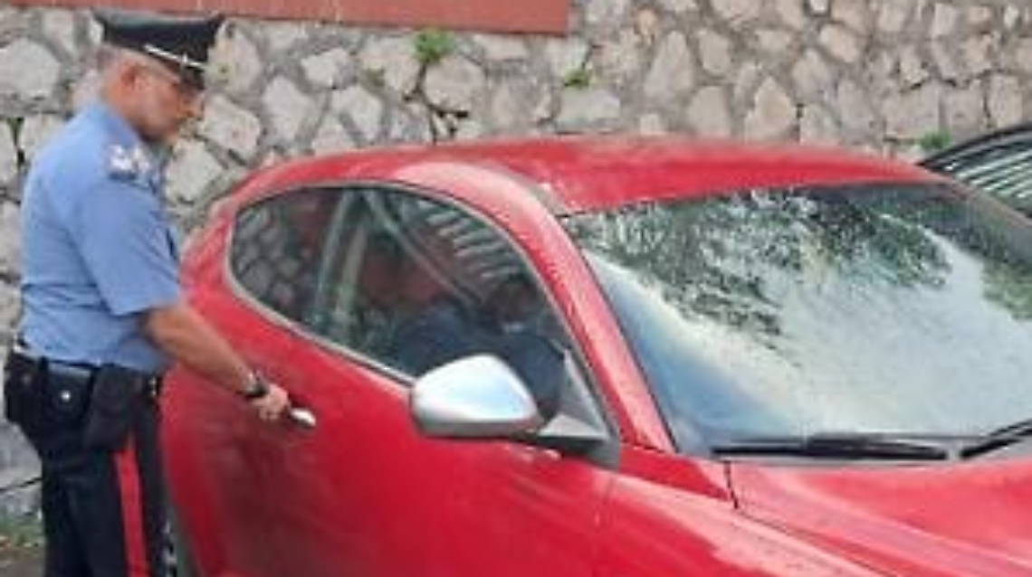 Ruba una Panda e poi rapina una donna dell'Alfa Mito