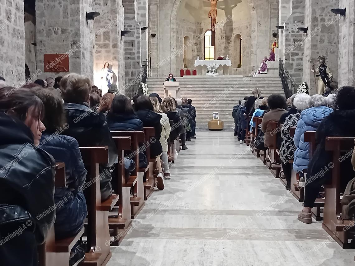 Una folla in lacrime per l'addio a Leonardo Fiorini