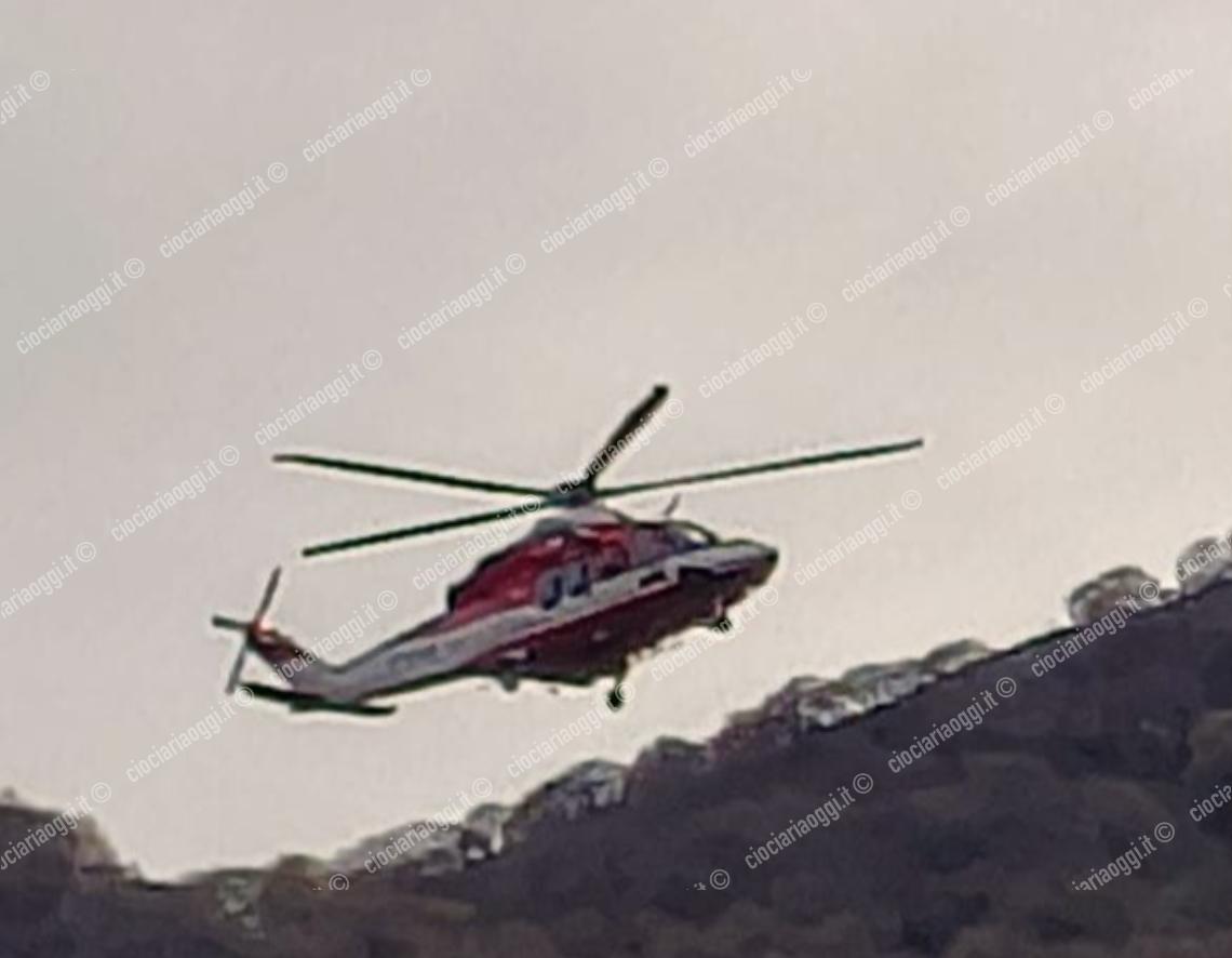 Cade una mucca in un canale sul Monte Prato: impegnati i vigili del fuoco