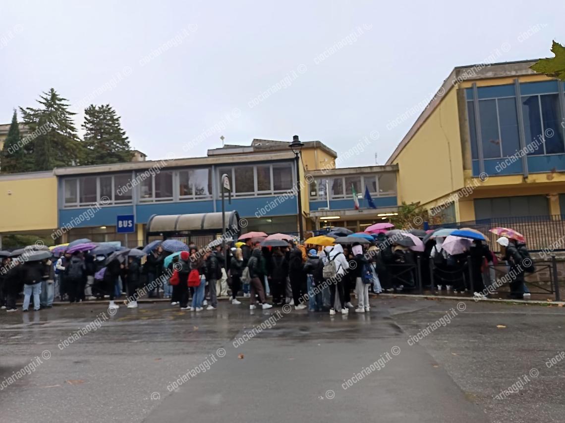 Termosifoni spenti in classe. Scatta la protesta