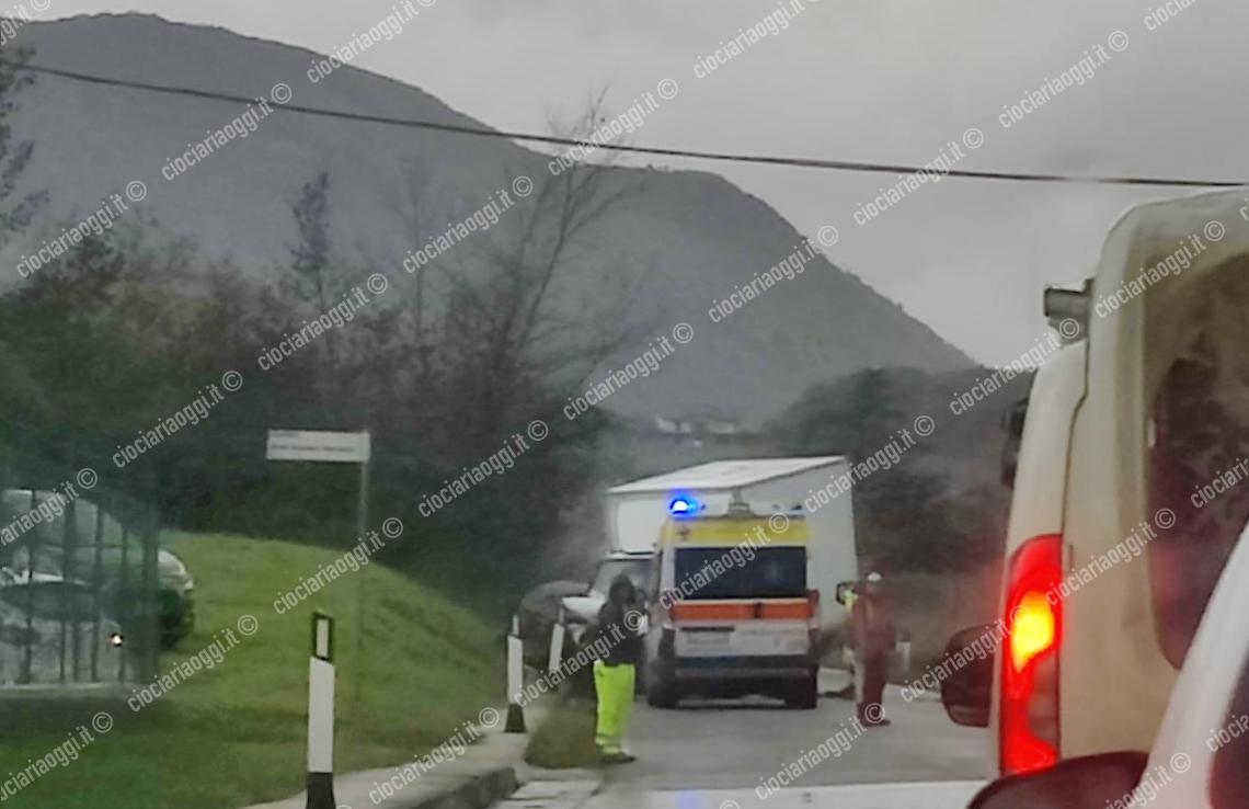 Incidente fra un'auto e un furgone. Gravemente ferite due persone