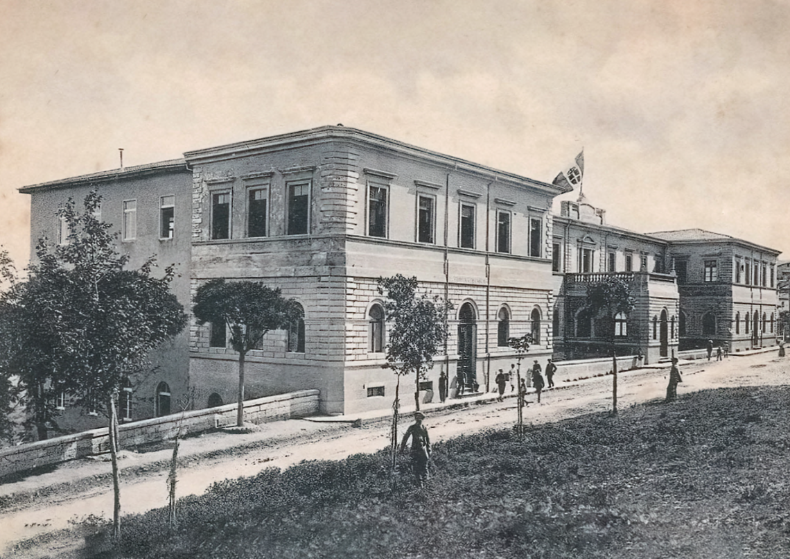 Teatro storico, studenti sul palco