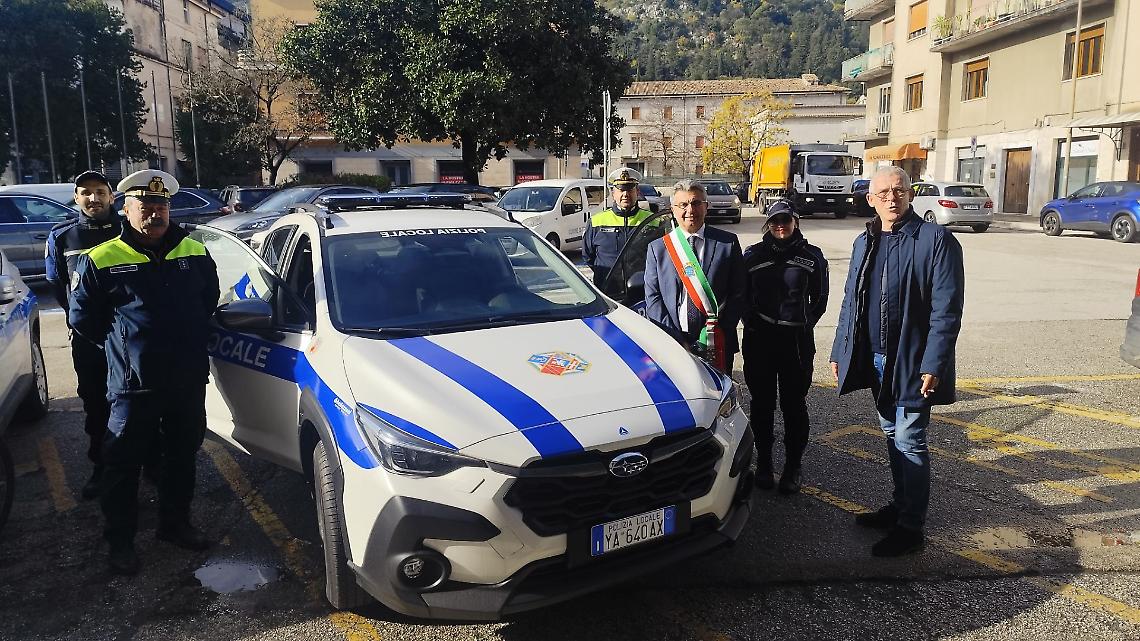 Una nuova auto per la polizia locale