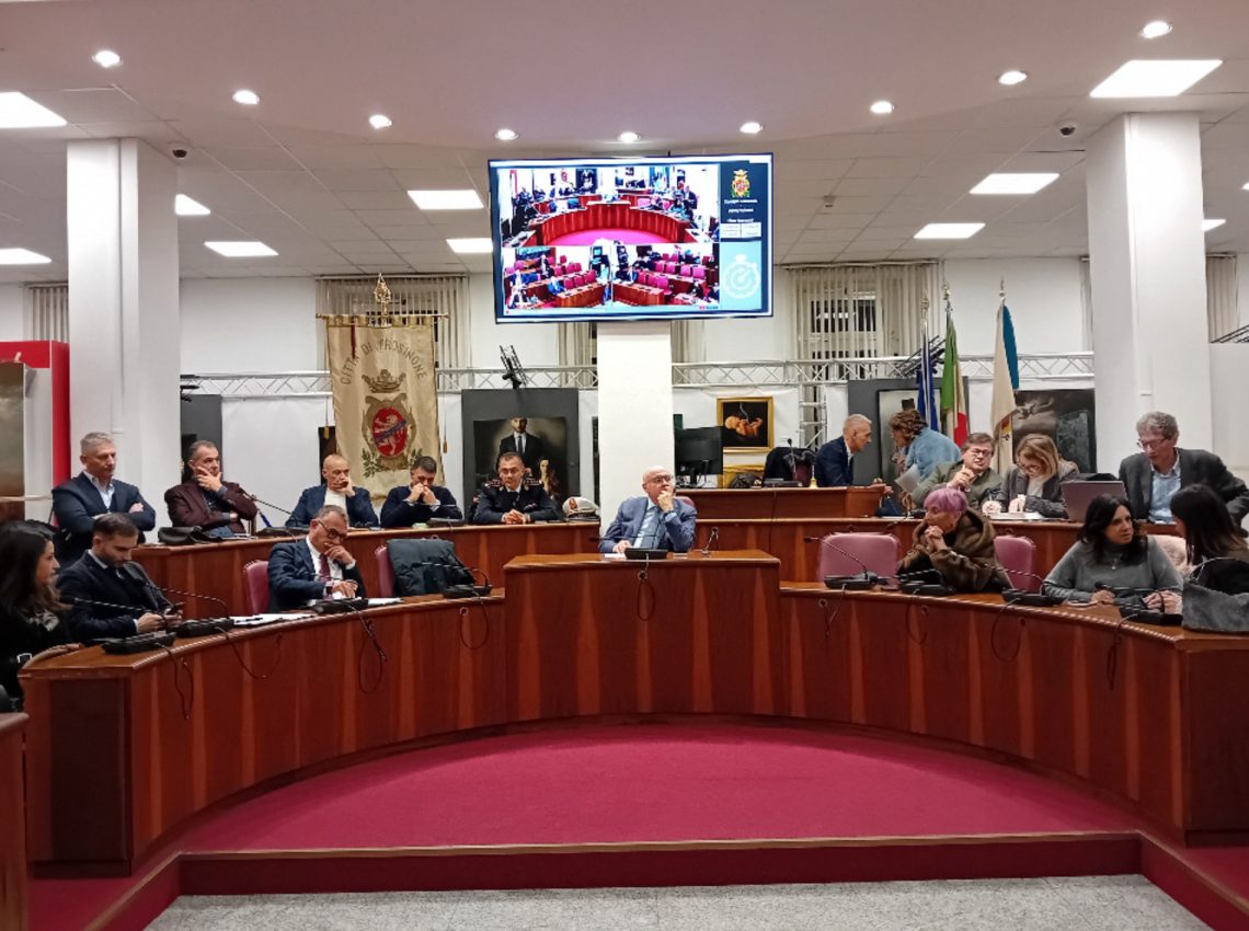 Comune, i giorni del caos