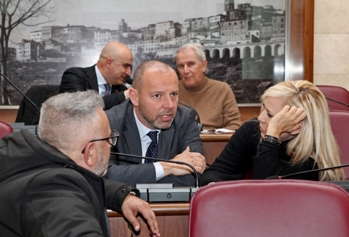 Comune, altro colpo di scena