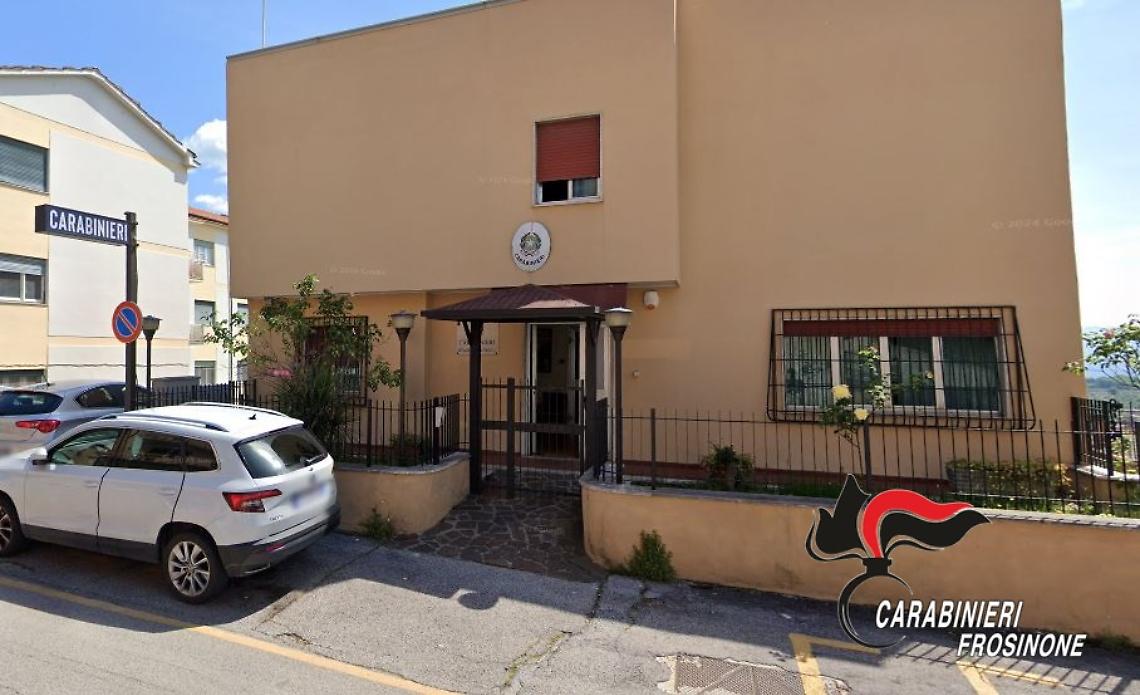 Viola il divieto di avvicinamento. Giovane finisce ai domiciliari