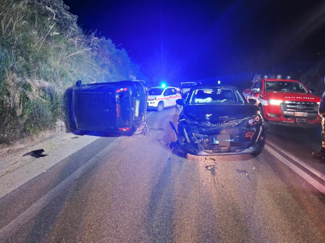 Tamponamento sulla Monti Lepini: un'auto si ribalta