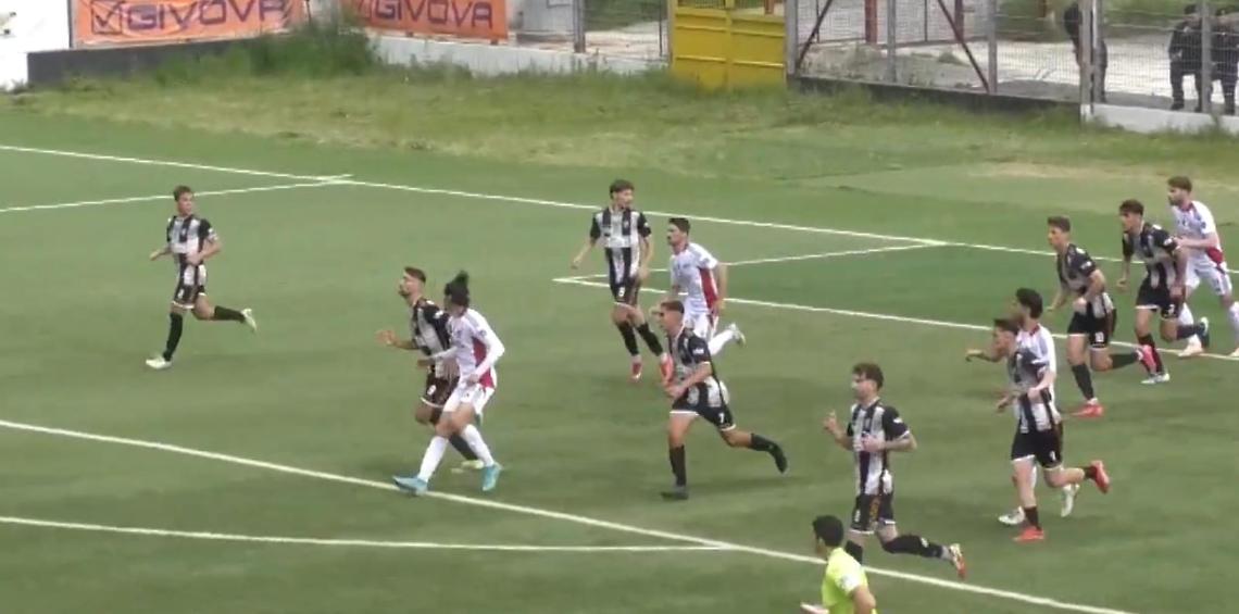 Nel momento pi&ugrave; difficile: l'appello del Sora ai suoi tifosi 