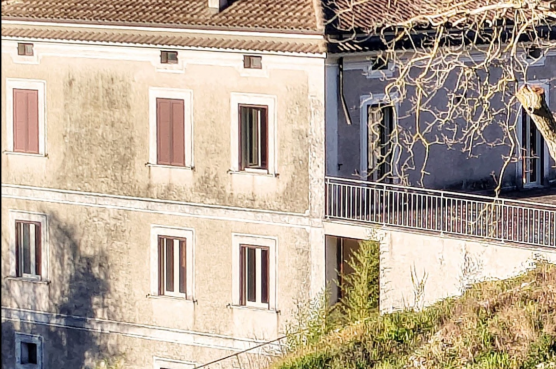 Furto di persiane, radiatori e discendenti