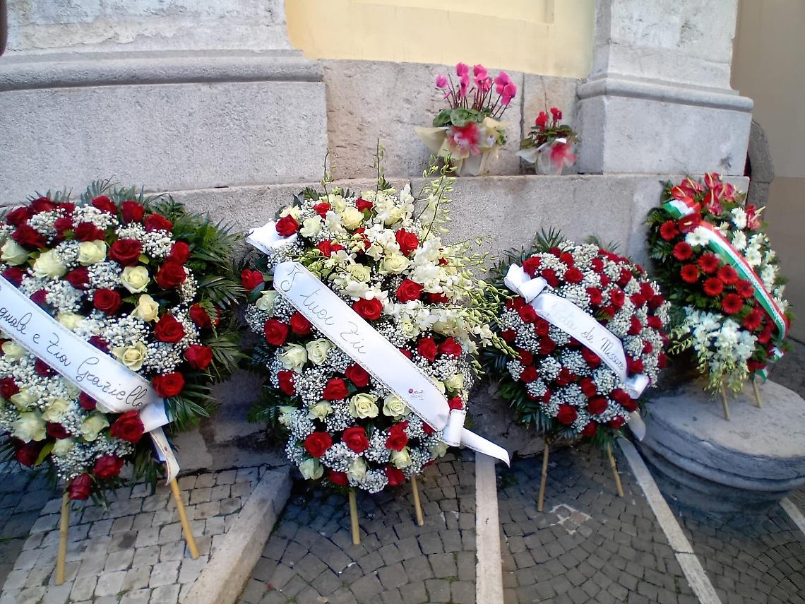 Striscioni e palloncini per Alessandro Di Rita