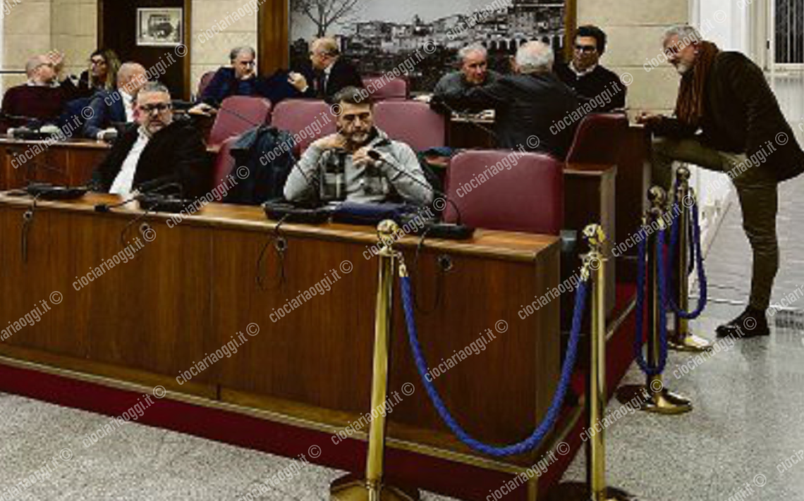 Un momento di una seduta del consiglio comunale