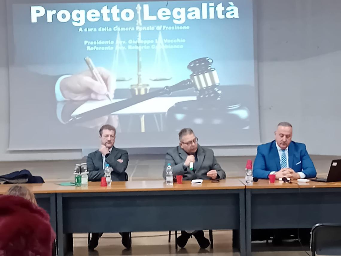 La Camera Penale ancora tra i bianchi di scuola