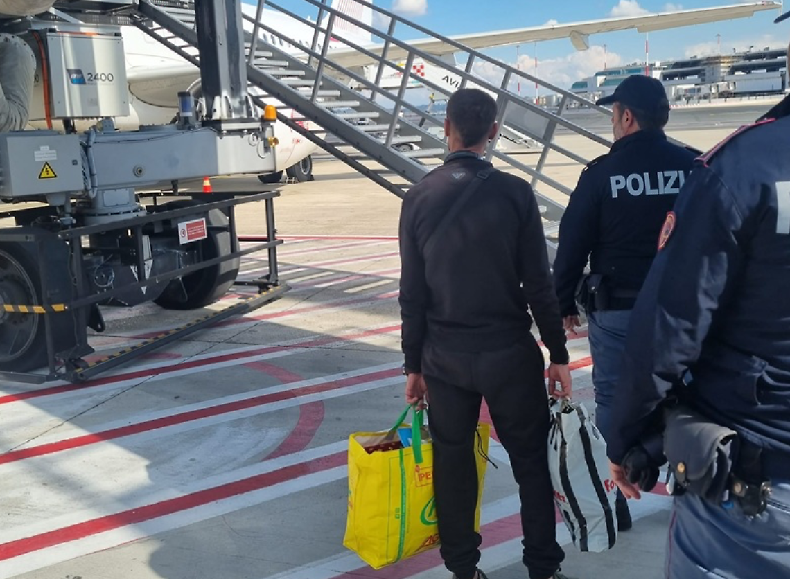 Rapina, lesioni e non solo: peruviano espulso dalla Comunit&agrave; Europea