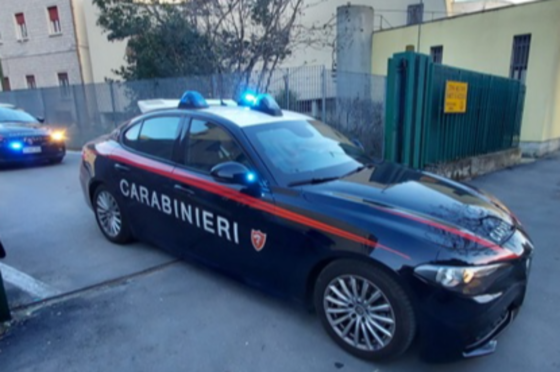 Prima i furti e poi la violenza nei confronti della moglie. Per un trentatreenne si aprono le porte del carcere