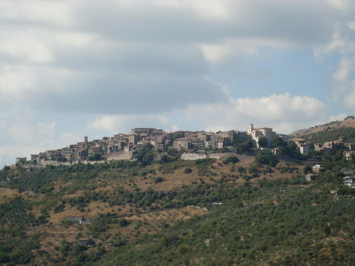Donna di 51 anni cade dal balcone e muore sul colpo