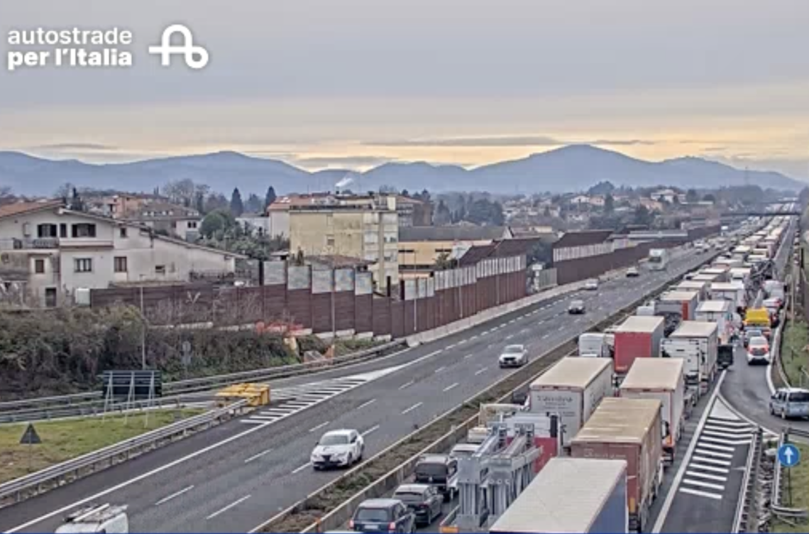 Incidente in A1 tra Valmontone e Roma Sud. Sette chilometri di coda