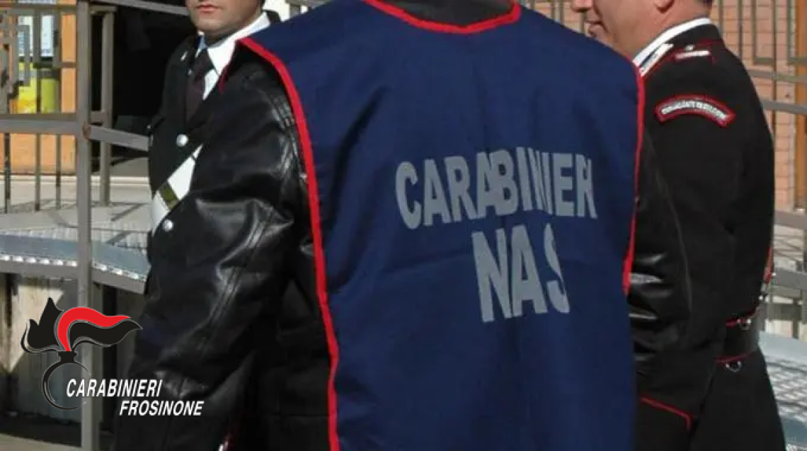 Nas: sequestrati 60 quintali di carta per alimenti, azienda chiusa