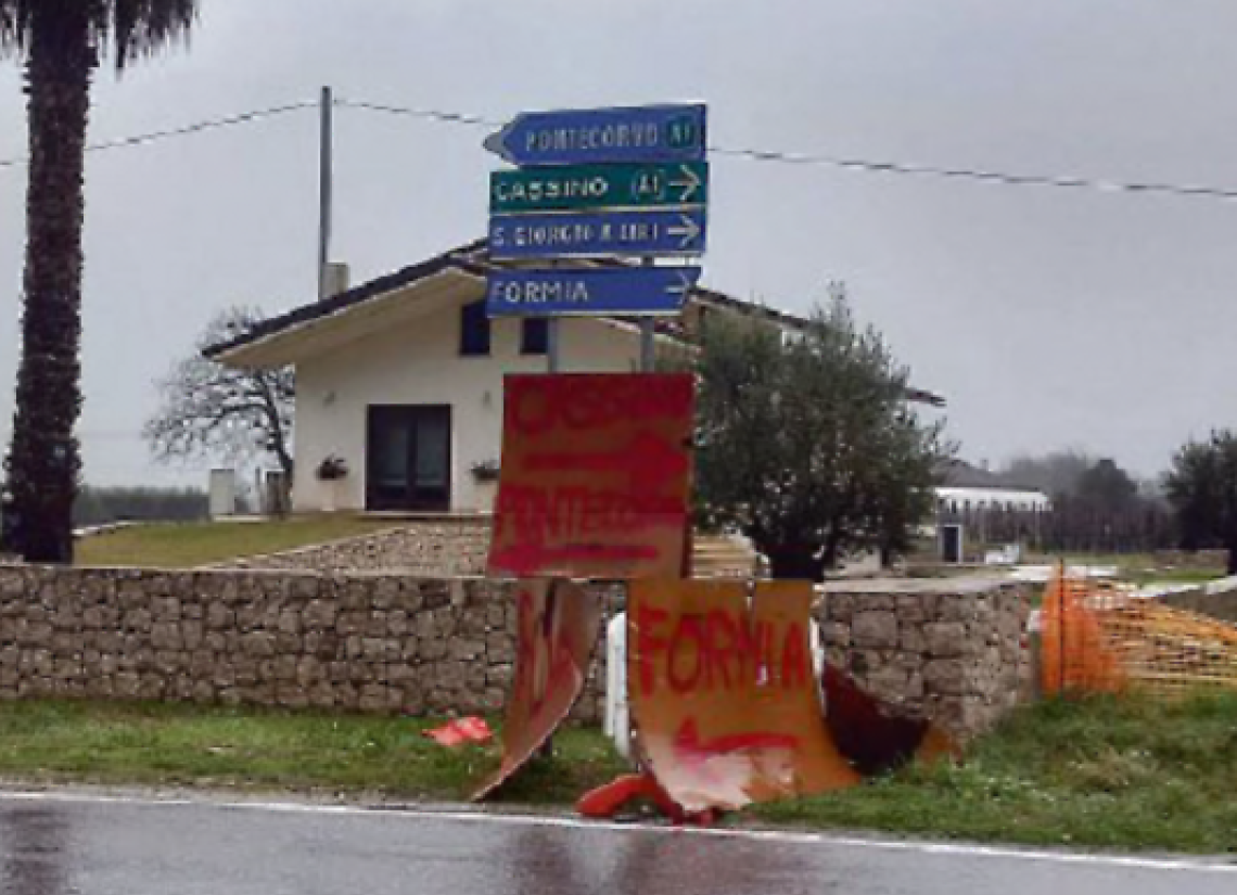 Masso sulla 630, tutti in campo