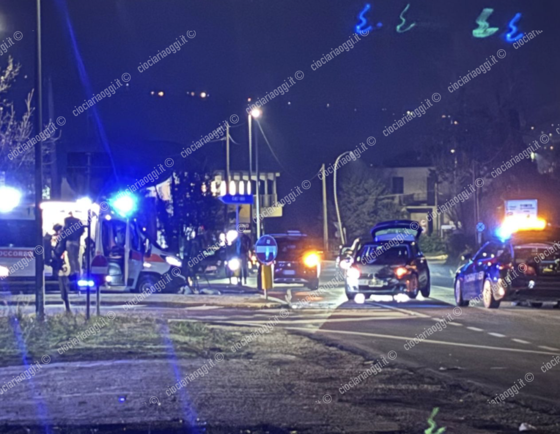 Incidente stradale tra un furgone e un'auto