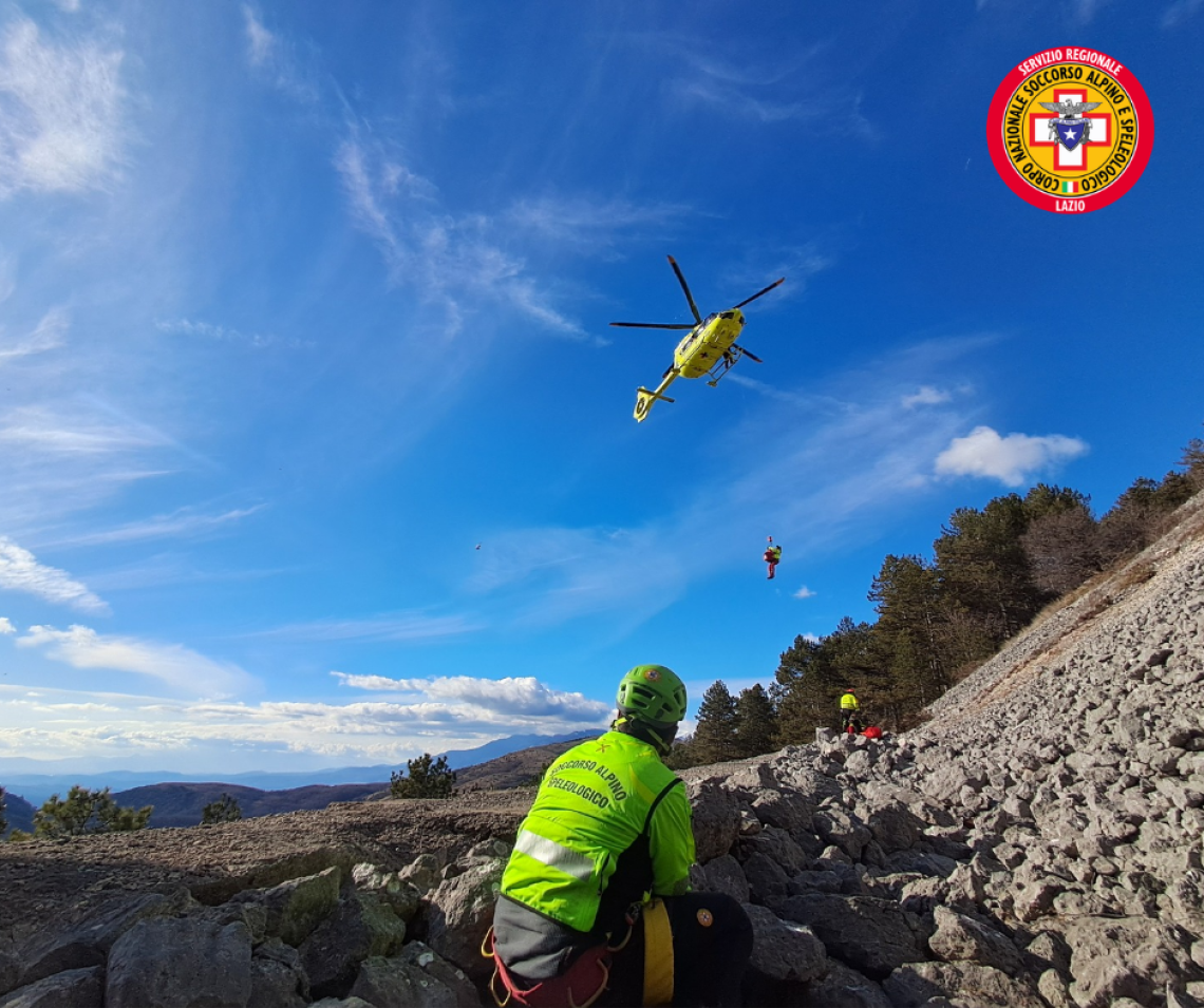 Esce fuori strada con la moto e finisce in un dirupo: &egrave; grave un uomo