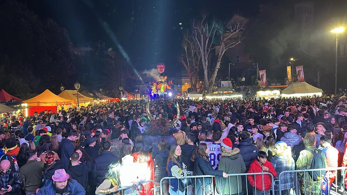Il maltempo mette in pausa il Carnevale. Slitta la sfilata