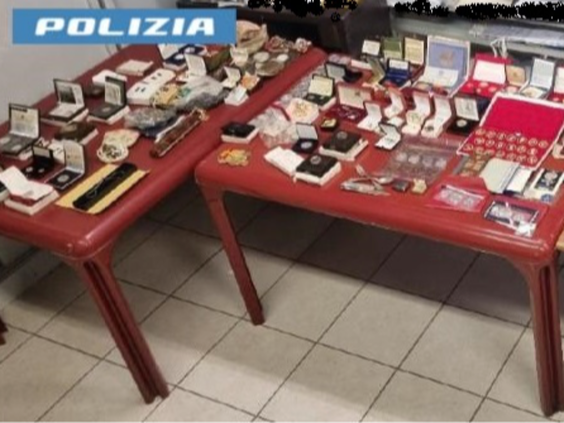 In auto gioielli e monete d'oro per 500.000 euro. Denunciato
