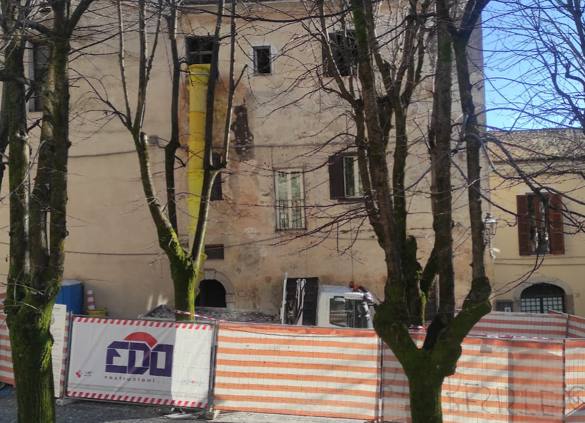 Palazzo di piazza Regina Margherita: spariti gli oggetti dei frati conventuali