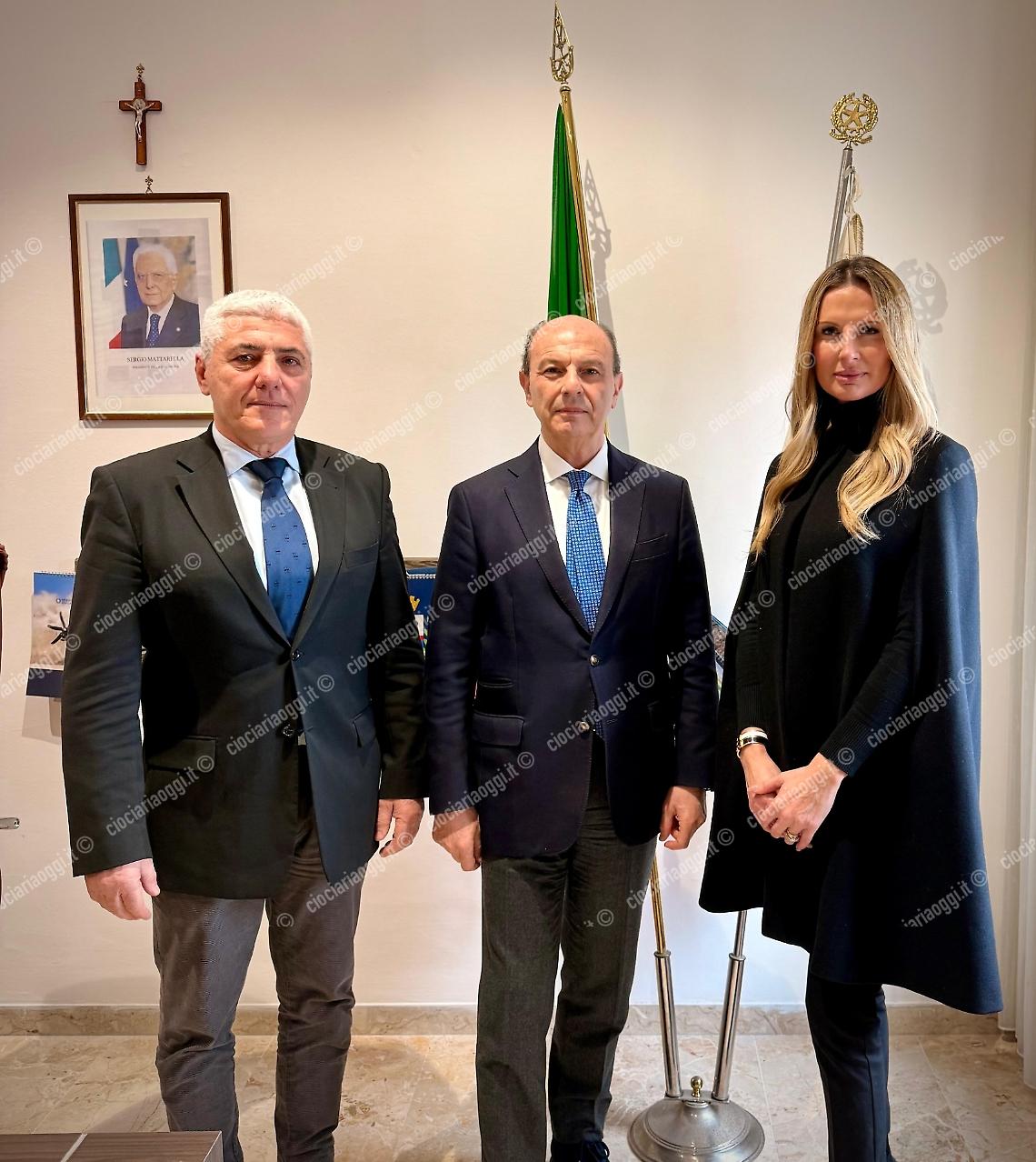 Il sindaco Riccardo Mastrangeli, Massimo Fulli e Maria Teresa Spaziani Testa 
