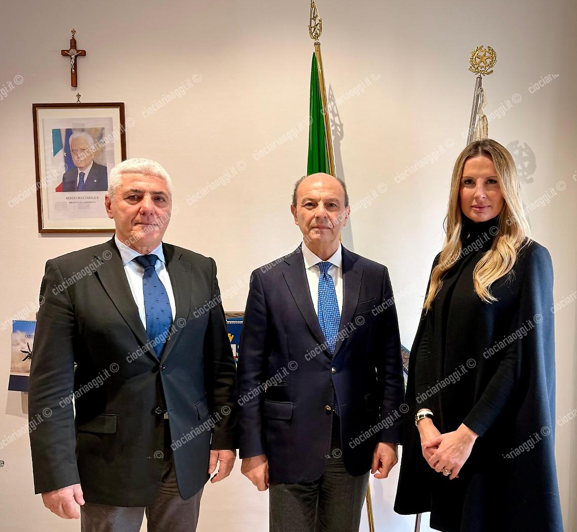 E alla fine arriva il rimpasto