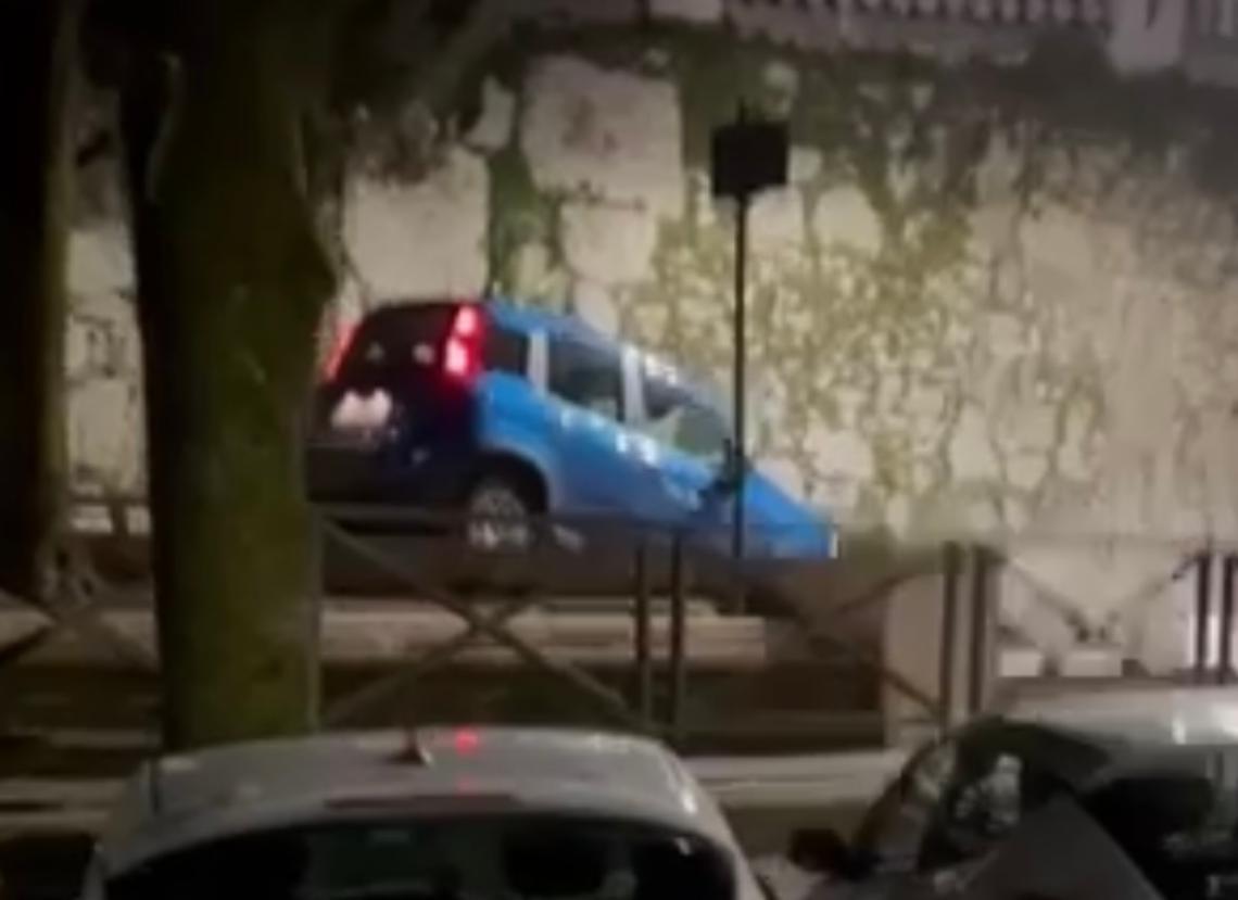 Attraversa i giardini con la Panda: il video diventa virale