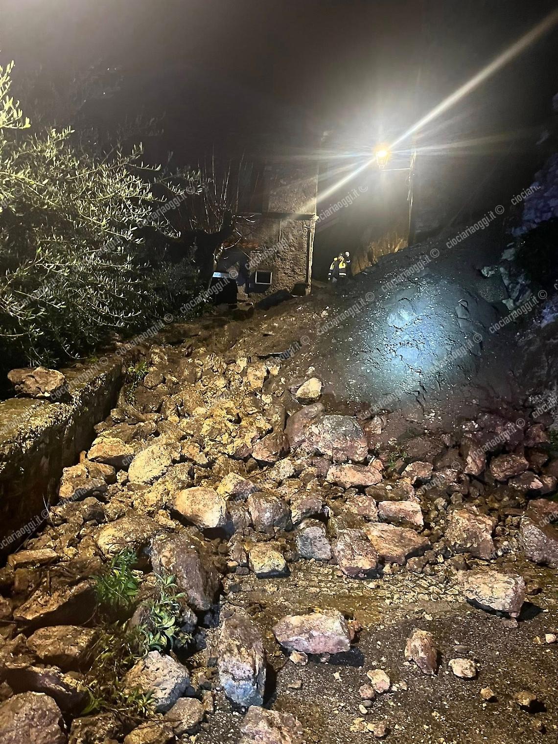 Frana nella notte in via Re Manfredi, emanata un'ordinanza dal sindaco