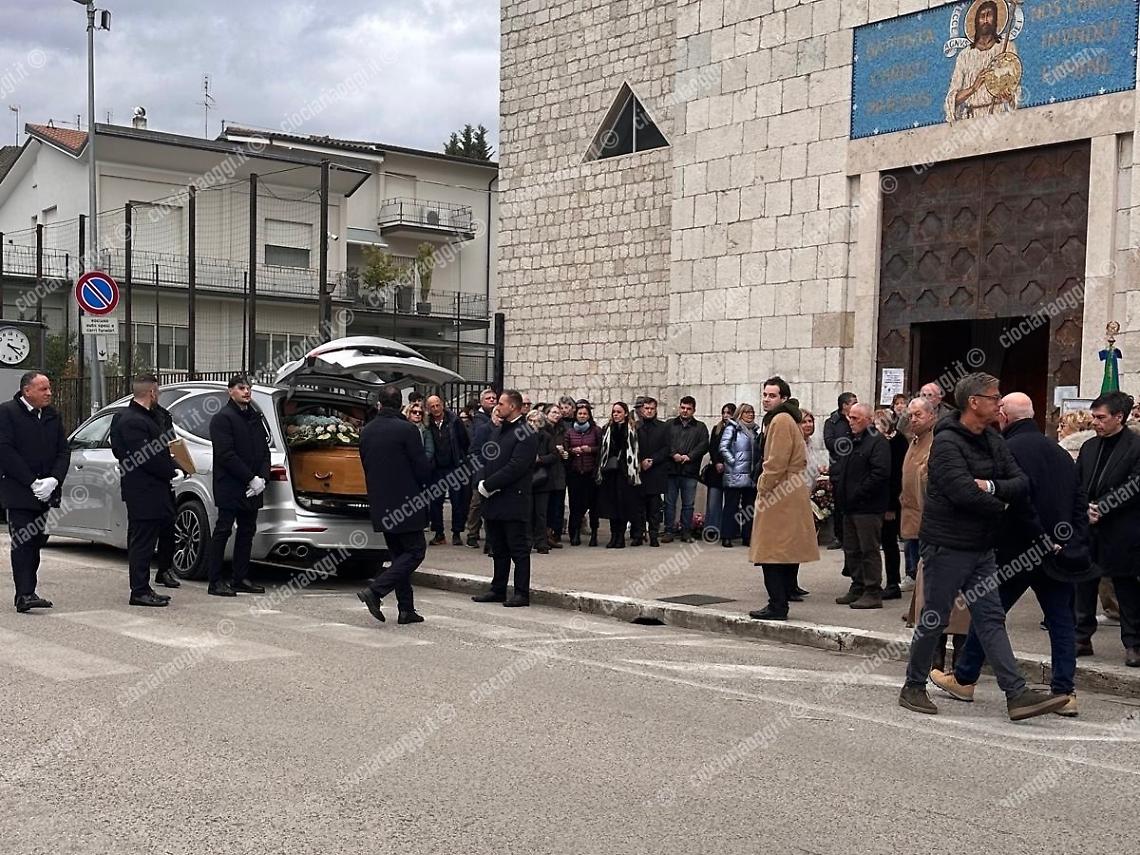 Una folla commossa per Graziella Sorrenti