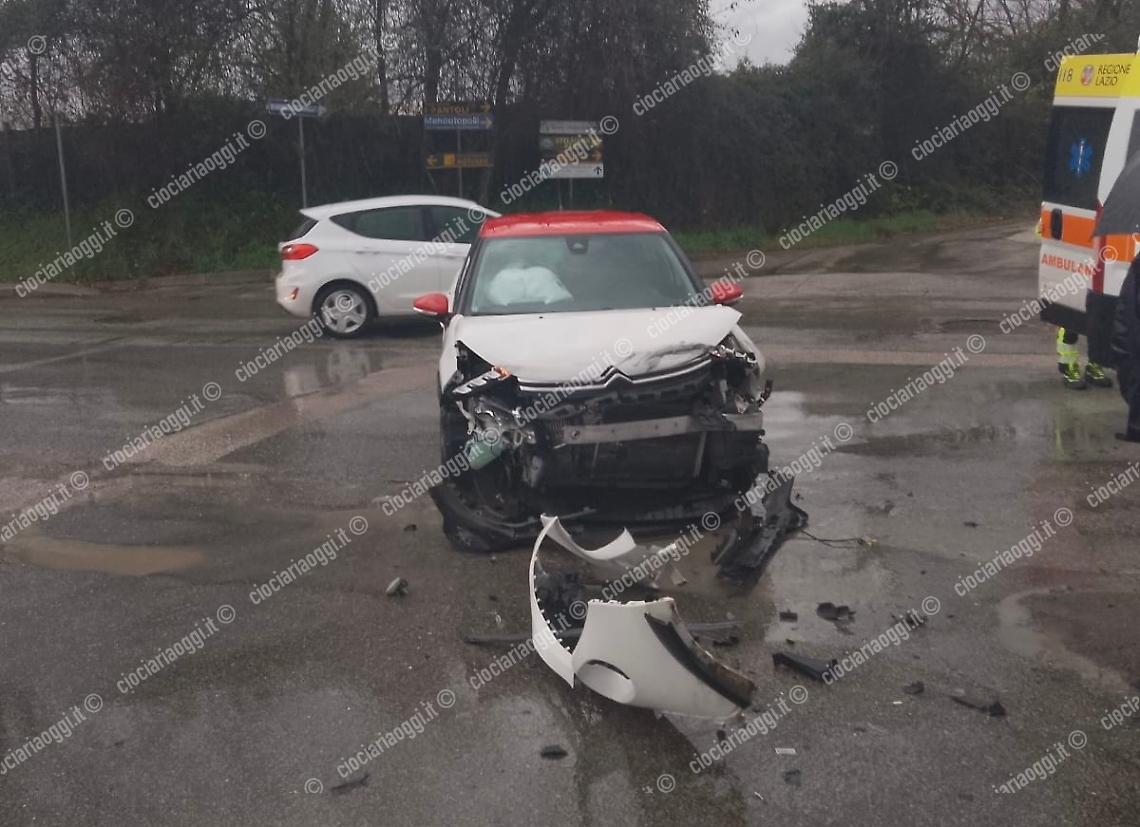 Incidente stradale tra via Casale e via Sodine: due feriti