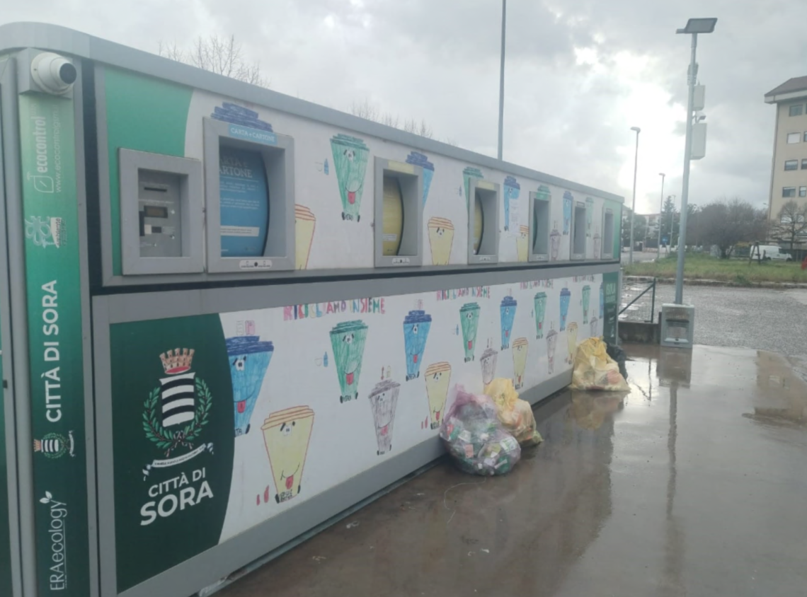 Le mini-isole ecologiche fuori servizio da giorni